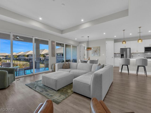 233 Indies DR E 201, Naples, FL 34114