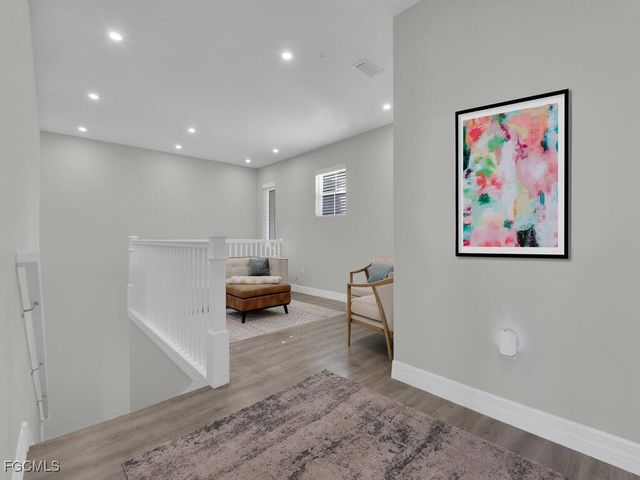 233 Indies DR E 201, Naples, FL 34114