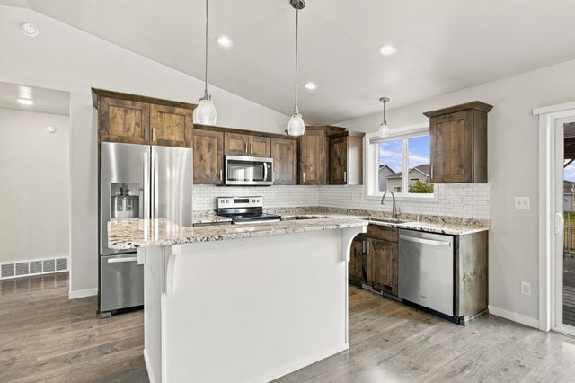 4541 13th Street S, Moorhead, MN 56560