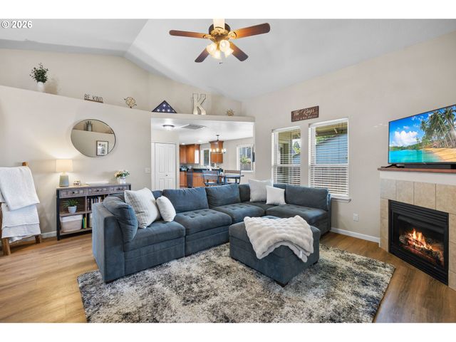 680 ANDRIAN Dr, Molalla, OR 97038
