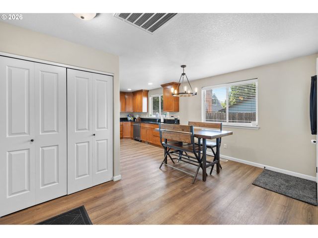 680 ANDRIAN Dr, Molalla, OR 97038