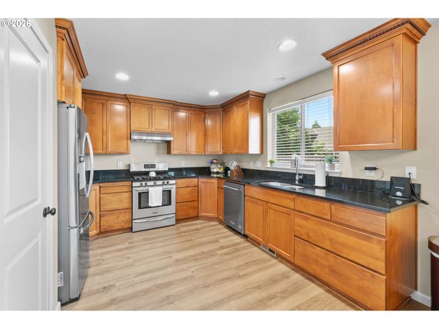 680 ANDRIAN Dr, Molalla, OR 97038