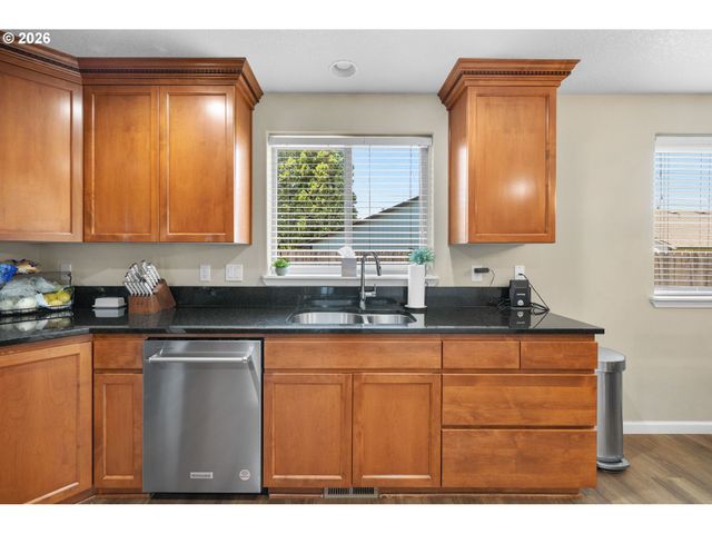 680 ANDRIAN Dr, Molalla, OR 97038