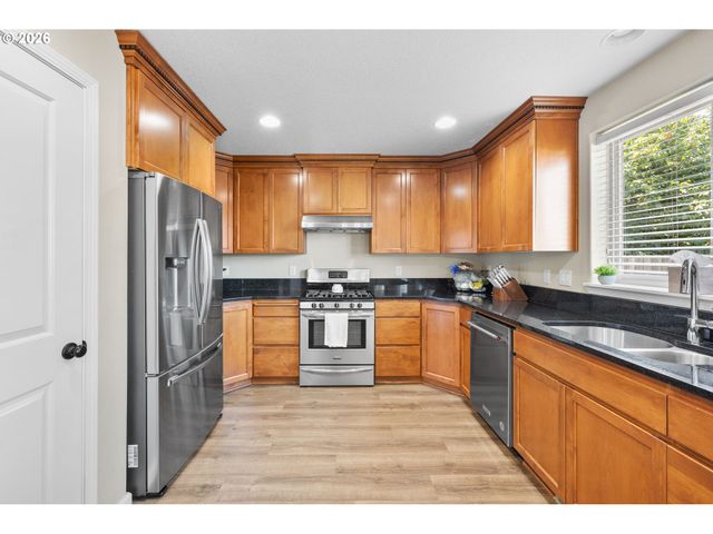 680 ANDRIAN Dr, Molalla, OR 97038