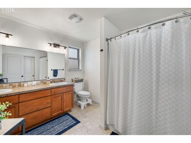 680 ANDRIAN Dr, Molalla, OR 97038