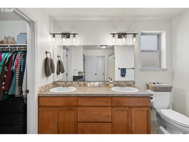 680 ANDRIAN Dr, Molalla, OR 97038
