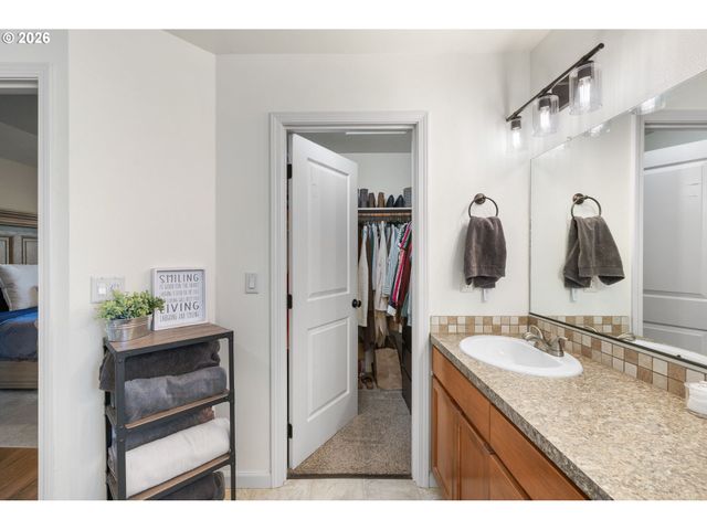 680 ANDRIAN Dr, Molalla, OR 97038