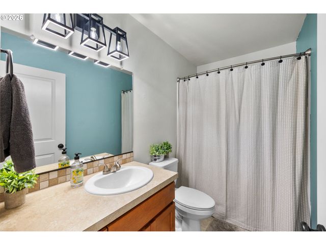 680 ANDRIAN Dr, Molalla, OR 97038