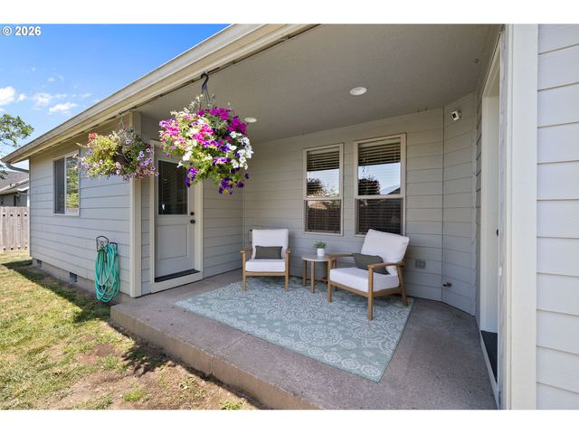 680 ANDRIAN Dr, Molalla, OR 97038