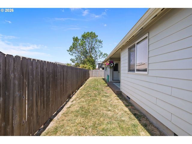 680 ANDRIAN Dr, Molalla, OR 97038