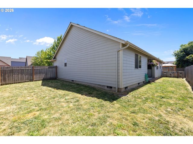 680 ANDRIAN Dr, Molalla, OR 97038