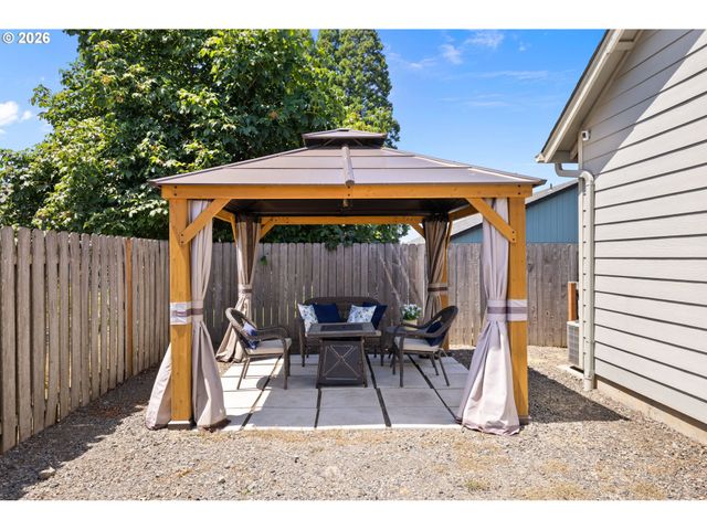 680 ANDRIAN Dr, Molalla, OR 97038