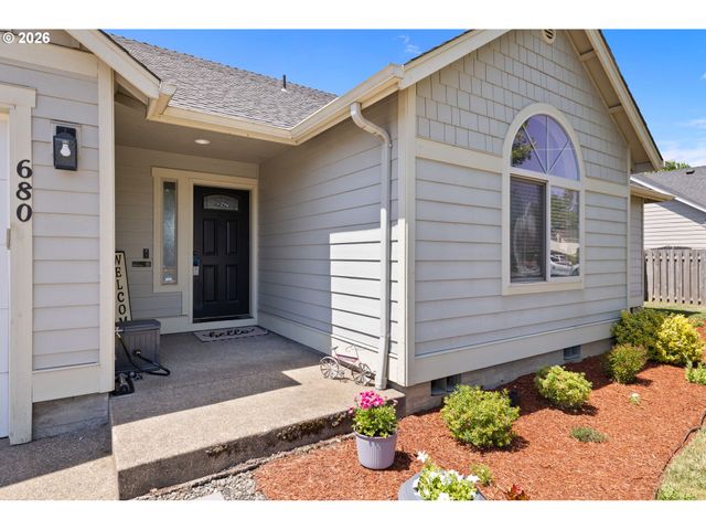 680 ANDRIAN Dr, Molalla, OR 97038