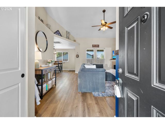 680 ANDRIAN Dr, Molalla, OR 97038