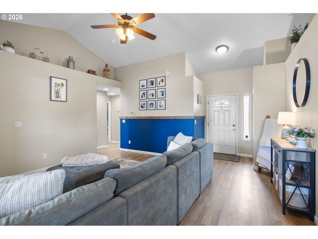 680 ANDRIAN Dr, Molalla, OR 97038