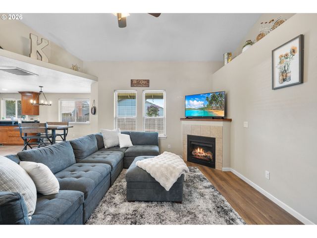 680 ANDRIAN Dr, Molalla, OR 97038