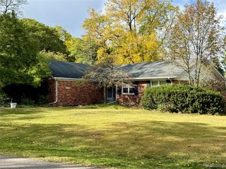 4260 E Newland Drive, West Bloomfield, MI 48323