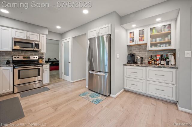 26207 Meadowbrook Way, Lathrup Village, MI 48076
