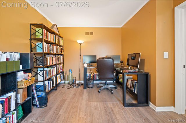 26207 Meadowbrook Way, Lathrup Village, MI 48076