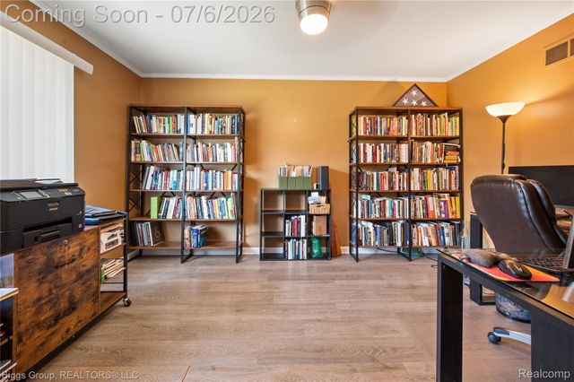 26207 Meadowbrook Way, Lathrup Village, MI 48076