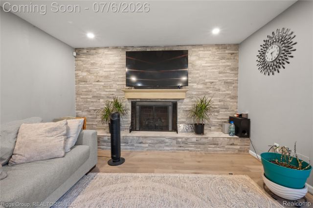 26207 Meadowbrook Way, Lathrup Village, MI 48076