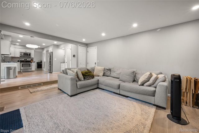 26207 Meadowbrook Way, Lathrup Village, MI 48076