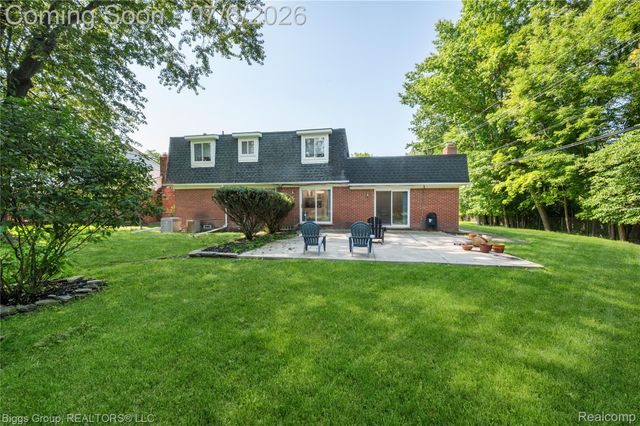 26207 Meadowbrook Way, Lathrup Village, MI 48076