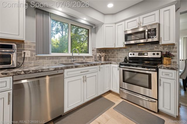 26207 Meadowbrook Way, Lathrup Village, MI 48076