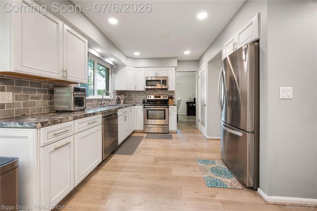 26207 Meadowbrook Way, Lathrup Village, MI 48076
