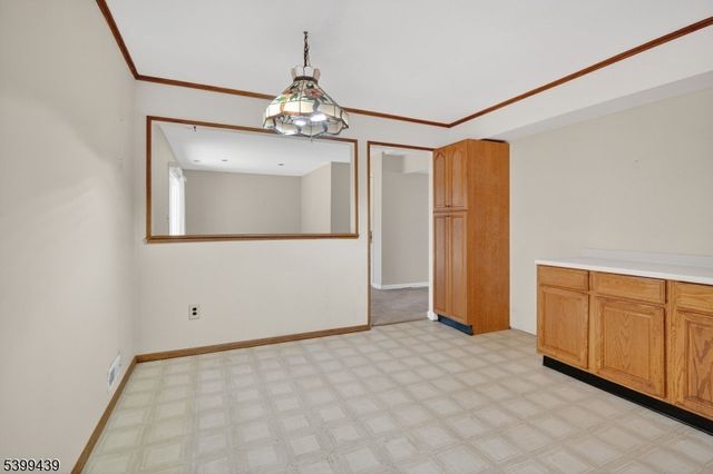 17 Londonderry Dr, Raritan Twp., NJ 08822