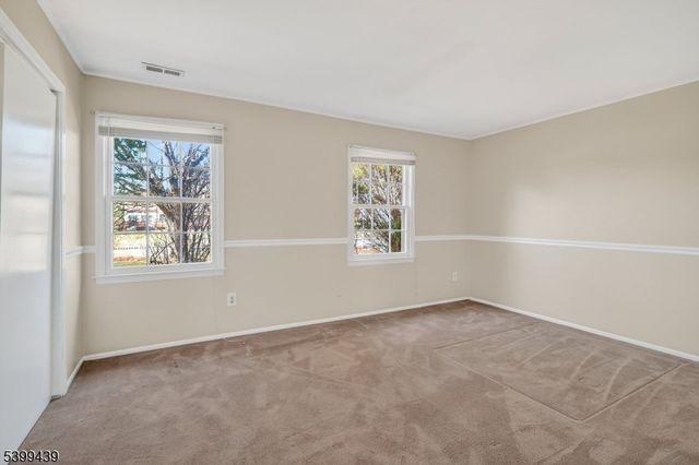 17 Londonderry Dr, Raritan Twp., NJ 08822