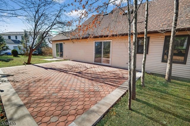 17 Londonderry Dr, Raritan Twp., NJ 08822