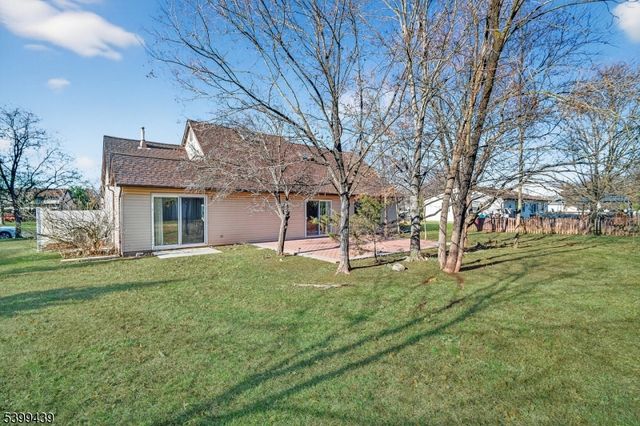 17 Londonderry Dr, Raritan Twp., NJ 08822