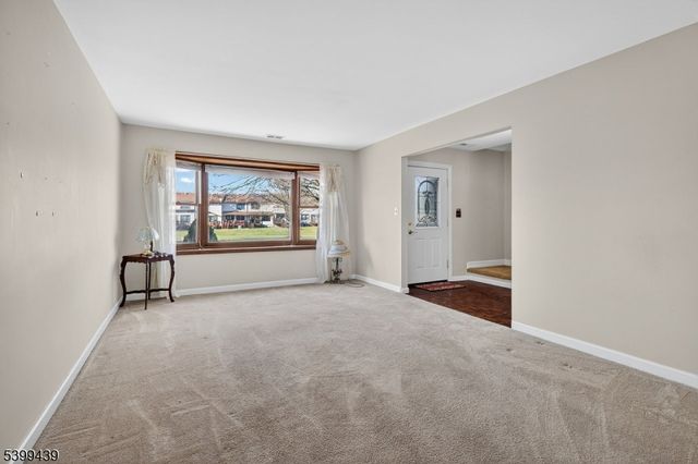 17 Londonderry Dr, Raritan Twp., NJ 08822