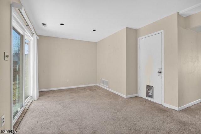 17 Londonderry Dr, Raritan Twp., NJ 08822