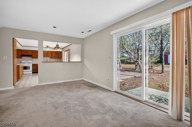 17 Londonderry Dr, Raritan Twp., NJ 08822