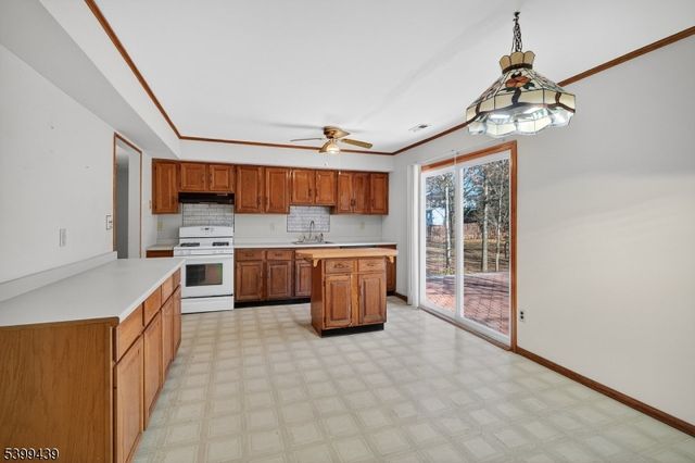 17 Londonderry Dr, Raritan Twp., NJ 08822