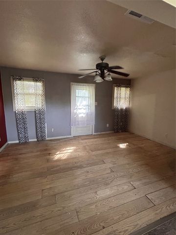 130 CR 3821, Wills Point, TX 75169