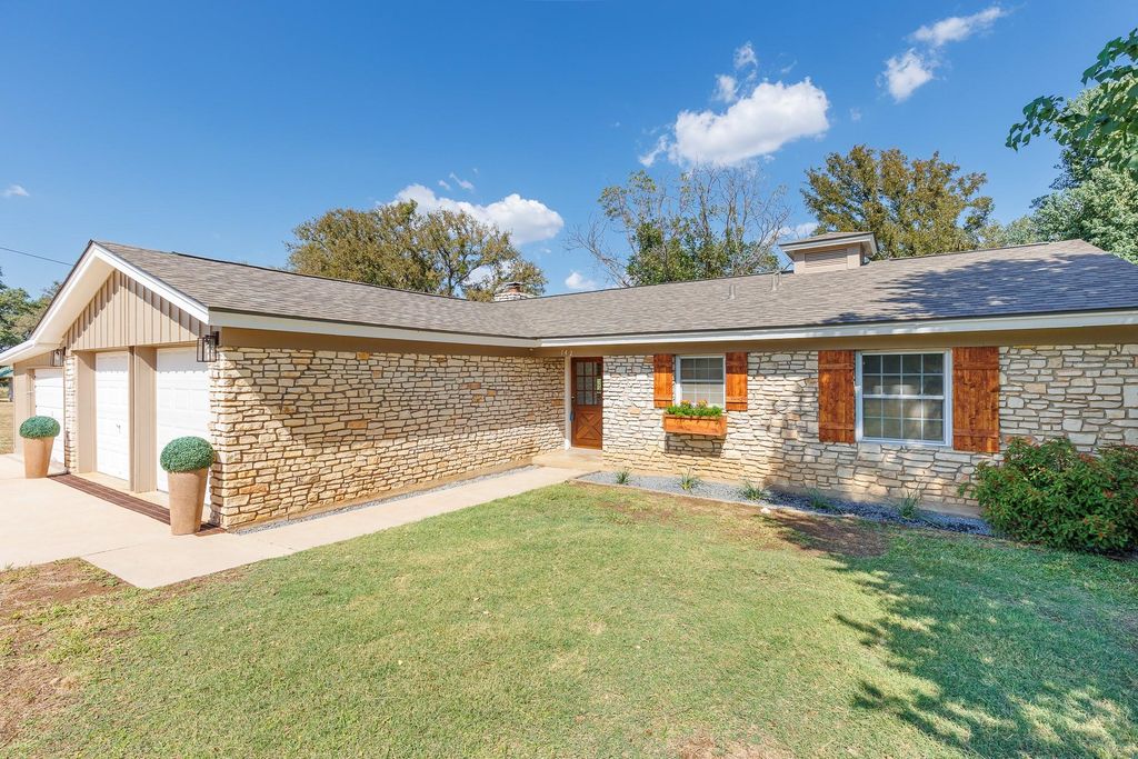 142 Lakeshore DR, Horseshoe Bay, TX 78657
