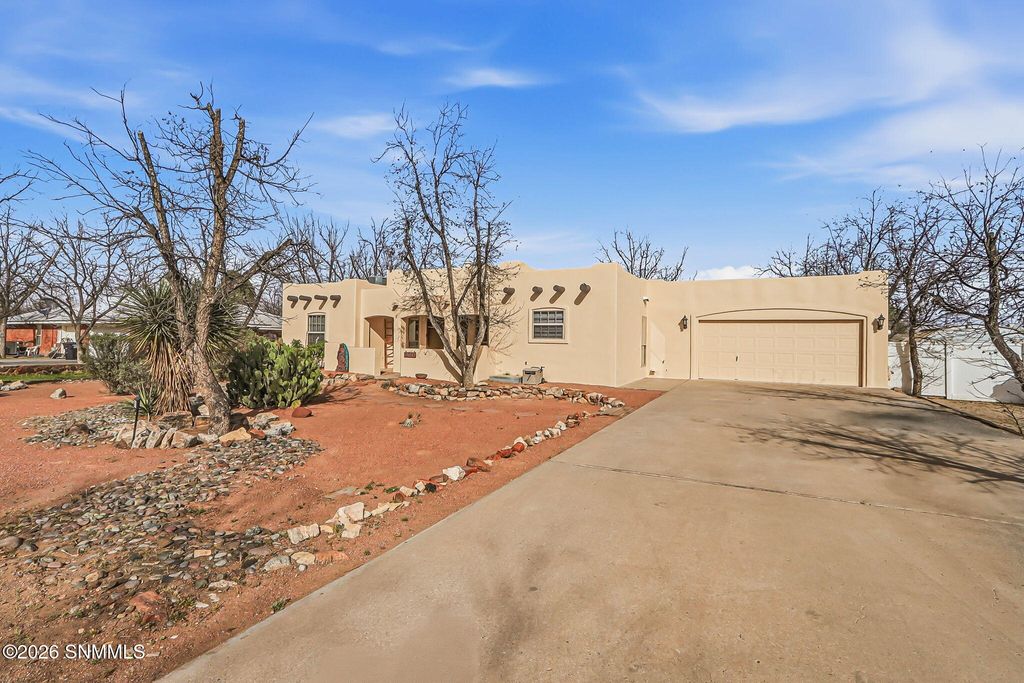 3011 Rio Hondo Street, Las Cruces, NM 88005