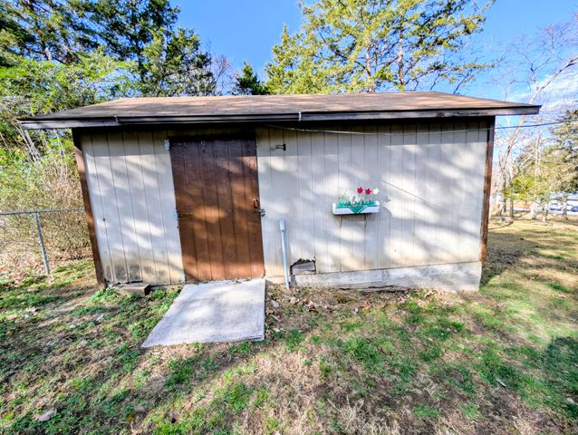 439 Driftwood Lane, Reeds Spring, MO 65737