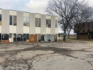 21590 Greenfield Road, Oak Park, MI 48237