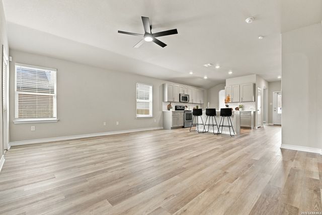 7614 Eclipse Mark, San Antonio, TX 78252