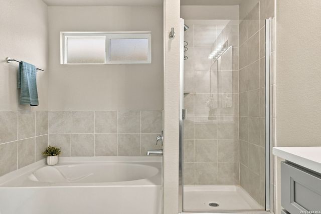 7614 Eclipse Mark, San Antonio, TX 78252