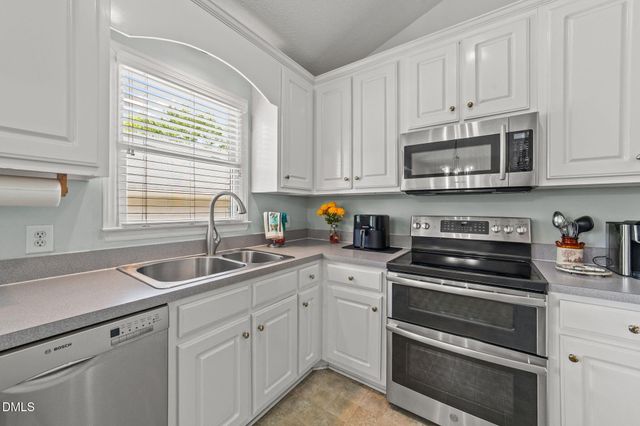 709 Slippery Bank Court, Benson, NC 27504