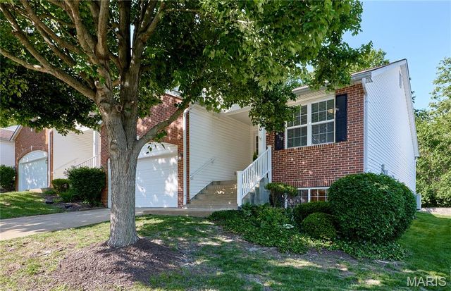 8 Hill Ridge Court 4, St Charles, MO 63303