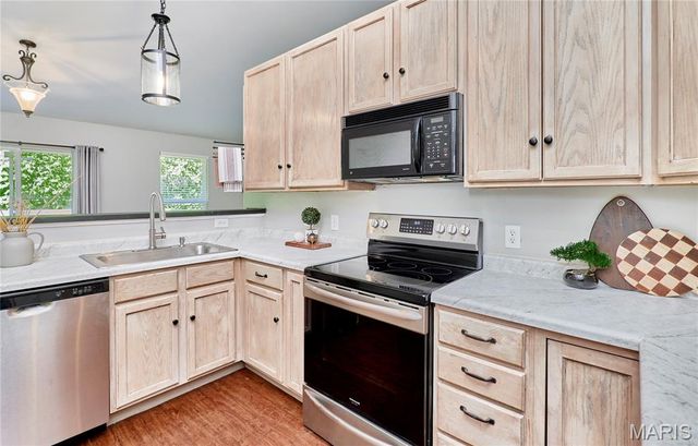 8 Hill Ridge Court 4, St Charles, MO 63303