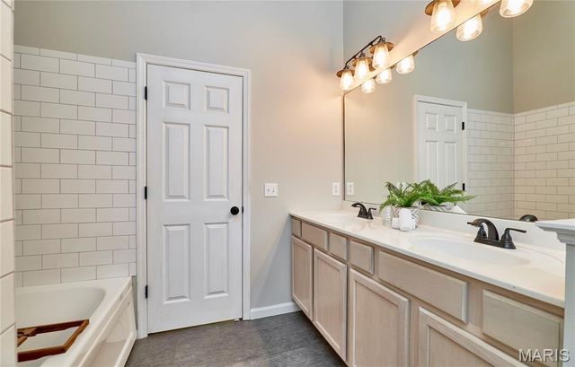 8 Hill Ridge Court 4, St Charles, MO 63303