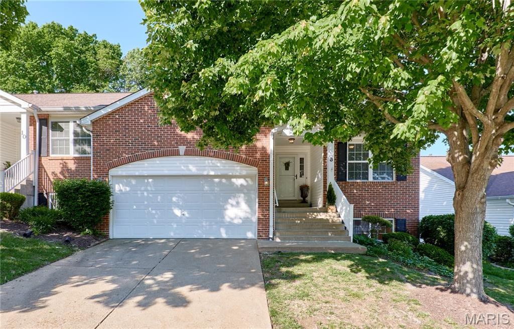 8 Hill Ridge Court 4, St Charles, MO 63303