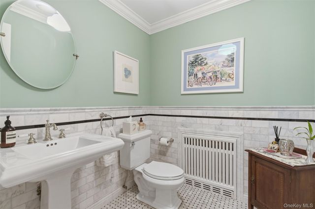 30 Lawrence Lane, Bay Shore, NY 11706